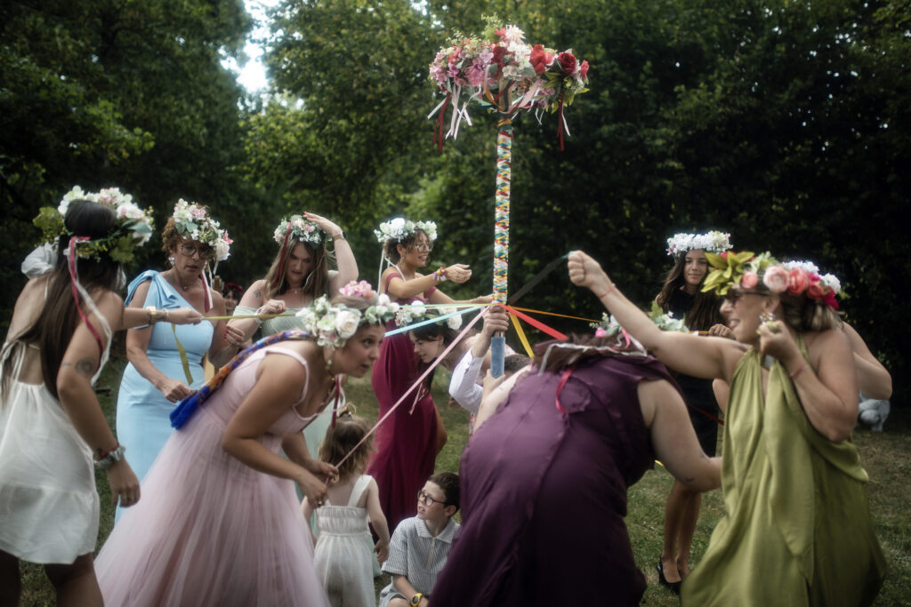 Danse autour d'un mat de mai
